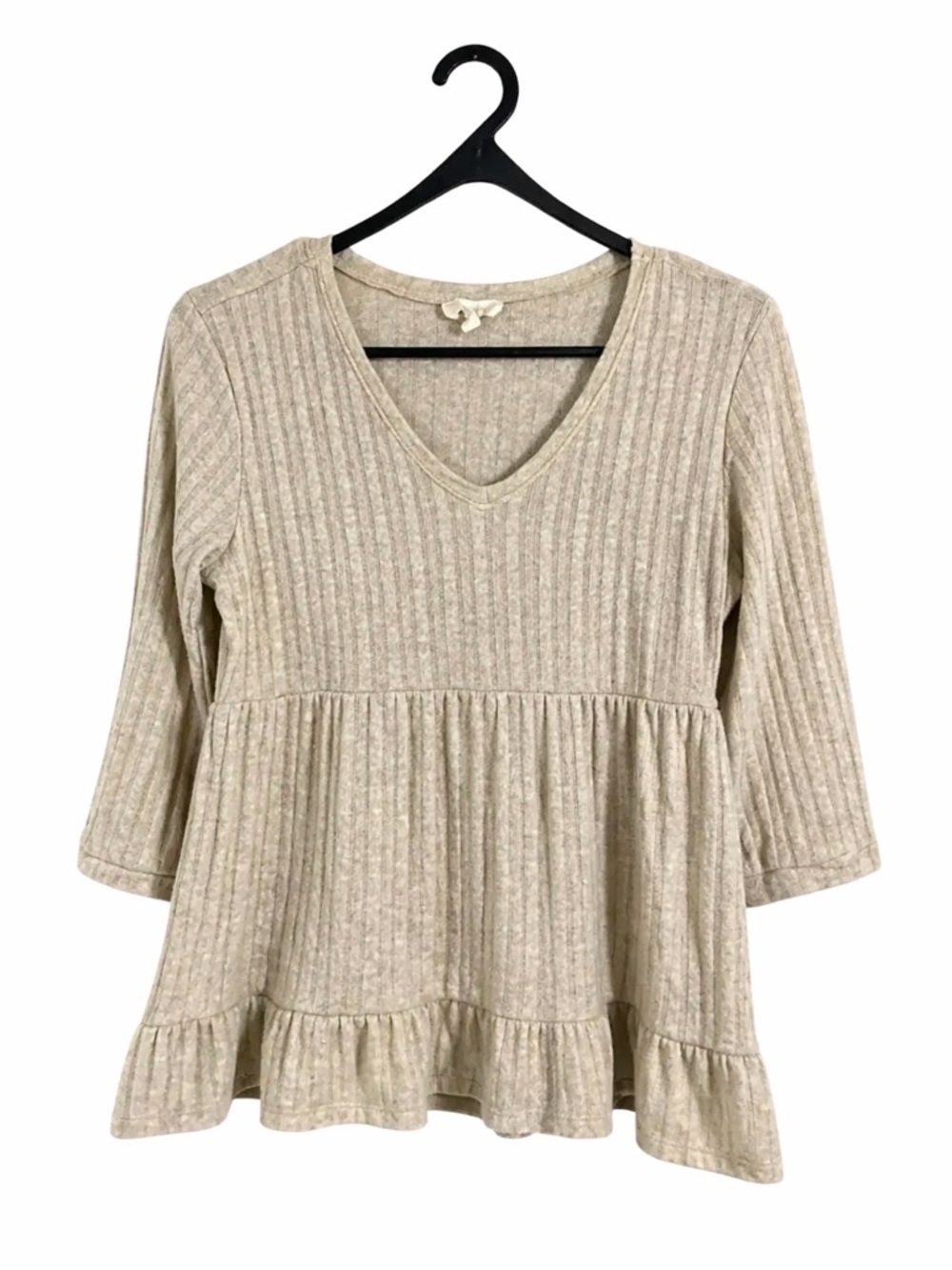 Como Vue Tan V-Neck Sweater Women’s Medium Ruffle Hem Cozy Knit